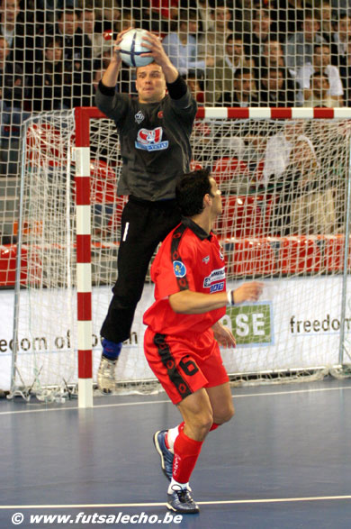 A save by Stepanov (Photo courtesy: Cedric Bouillon - Futsal Echo)