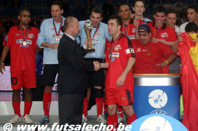 How to score a goal? This lesson is powered by the former flank of ECB/São Bernardo, Robinho! (part 1) (Photo courtesy: Cedric Bouillon - Futsal Echo)