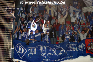 Russian torcida in action also in Charleroi! (Photo courtesy: Cedric Bouillon - Futsal Echo)