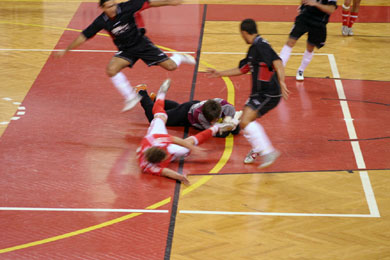 Dangerous save for Renato, brazilian keeper of Morlanwelz (Photo courtesy: Mike Thomas)