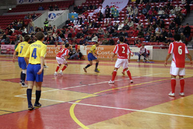 Cacau in action during Kairat vs Benfica (Photo courtesy: Mike Thomas)