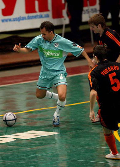 Marquinho vs Yunakov and Zadorozhniy (Photo courtesy: Valeriy Dudush)