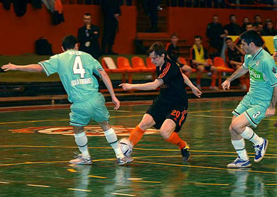 Sytin between Neto and Julio (Photo courtesy: Valeriy Dudush)