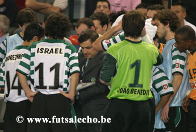 Time out for Sporting (Photo courtesy: Cedric Bouillon - Futsal Echo)