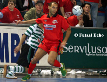 Davi (Action 21) in action (Photo courtesy: Cedric Bouillon - Futsal Echo)