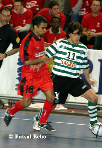 Robinho (Action 21) vs Israel (Sporting) (Photo courtesy: Cedric Bouillon - Futsal Echo)