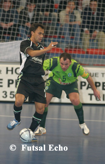 Marquinho vs Zezito (Photo courtesy: Cedric Bouillon - Futsal Echo)