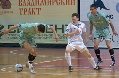 Rakhimov between Neto and Julio (Photo courtesy: Konstantin Molchanov)