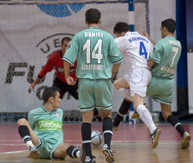 Rakhimov, an intruder in the Boomerang defense composed of Rafa, Neto, Daniel and Andreu (Photo courtesy: Konstantin Molchanov)