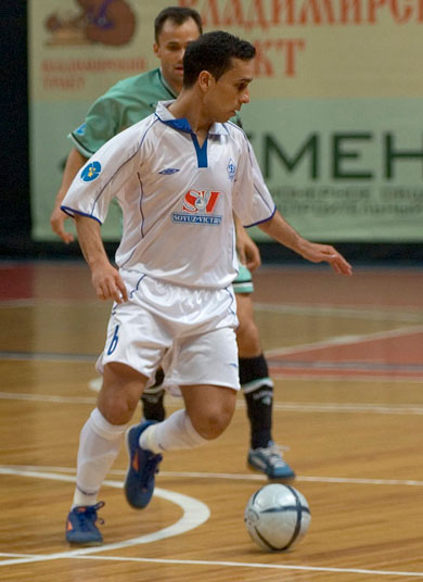 Former Barcel Euro Puebla and Playas Tatu followed by Marquinho (Photo courtesy: Konstantin Molchanov)