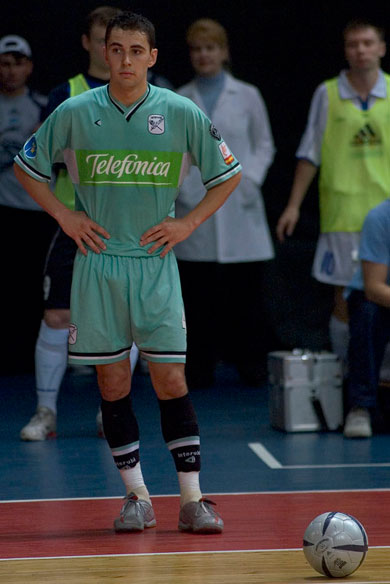 Neto is studying the situation before kicking the ball... (Photo courtesy: Konstantin Molchanov)