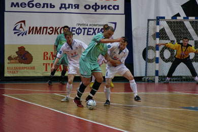 Schumacher vs Rakhimov and Kobzar (Photo courtesy: MFK Dinamo Moscow)