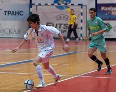 Kelson, followed by Daniel, missed the double in the UEFA Futsal Cup, after conquering it with Charleroi Action 21 in the past season (Photo courtesy: Konstantin Molchanov)