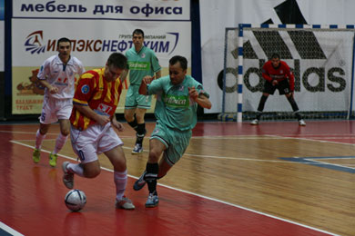 Maevsky turned into a yellow and red goalkeeper, but the desperate effort of Dinamo could not give them the expected result(Photo courtesy: MFK Dinamo Moscow)