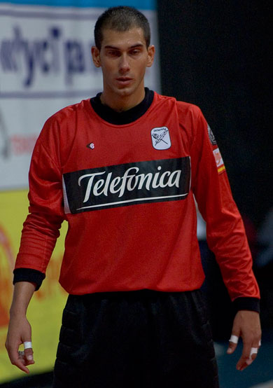 Rafa, concentrated or just tired? (Photo courtesy: Konstantin Molchanov)