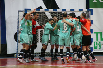 Something quite usual: Boomerang celebrating a title! (Photo courtesy: MFK Dinamo Moscow)