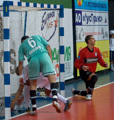 Goal for Dinamo! Cirilo taking the ball, while Gabriel and Rafa seems not to be so happy (Photo courtesy: Konstantin Molchanov)