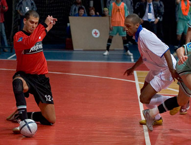 Great save by Rafa, against Pel�*s attempt (Photo courtesy: Konstantin Molchanov)