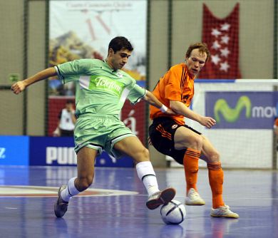 Gabriel vs Mansurov (Photo courtesy: Angel Perez - LNFS)