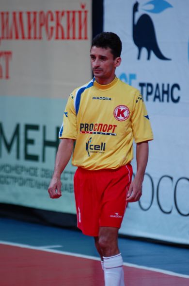 The 96 World Champion Vaguinho turned into a goalkeeper in the last desperate attempt of Kairat! (Photo courtesy: Igor Bogomolov - Dinamo Moscow)