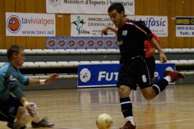 Will Fernandez score? (Photo courtesy: Emilio Narvaez - MES ANDORRA)