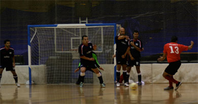 Free kick by Patrick Da Silva (Photo courtesy: Emilio Narvaez - MES ANDORRA)