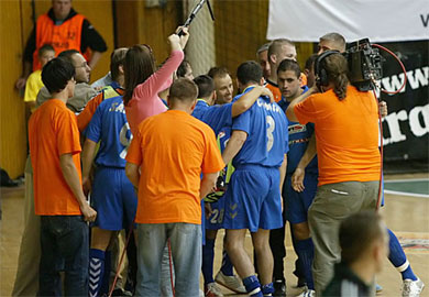 Time out for Gödölloi Futsal Klub (Photo courtesy: Miklos Biszkup)