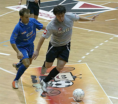 Zsolt Gyurcsányi vs the moldovan player of Raba, Alexandre Topalo, former english champion with London White Bear (Photo courtesy: Miklos Biszkup)