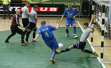 What a chance for Tam�s Szente! (Photo courtesy: Miklos Biszkup)