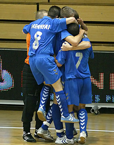 All together! Gyula Toth, Szente, Baranyai, Madarasz and Lodi make Godolloi dreaming (Photo courtesy: Miklos Biszkup)