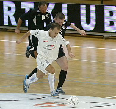 Zsolt Gyurcs�nyi followed by Iaroslav Subotin and Ian Iacovenco (Photo courtesy: Miklos Biszkup)