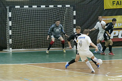 An attempt by Tamas Szente (Photo courtesy: Miklos Biszkup)