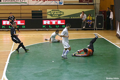 Good save by J�nos Kom�romi (Photo courtesy: Miklos Biszkup)