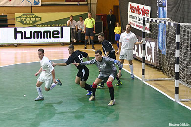 Where's the ball? (Photo courtesy: Miklos Biszkup)