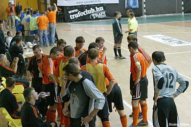 Time out in progress... (Photo courtesy: Miklos Biszkup)