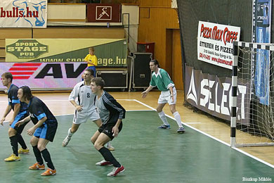 Toligma using the advanced goalkeeper in eastern european style, not as a last defender but as most advanced forward... (Photo courtesy: Miklos Biszkup)