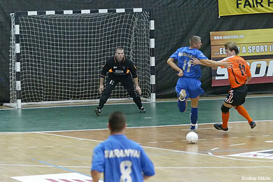 Madarasz and Deynega are running in the wrong direction... (Photo courtesy: Miklos Biszkup)