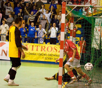 Filipczak scored four times against Adana... (Photo courtesy: Clearex Chorzow)