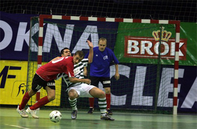 Kusia defending Clearex Chorzow goal vs Nenč, with Miozga as advanced goalkeeper (Photo courtesy: Clearex Chorzow)