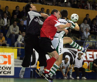 And 2! Will he survive? (Photo courtesy: Clearex Chorzow)