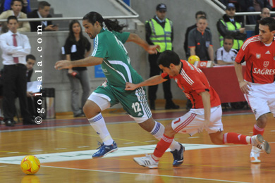 Z� Maria trying to reach Betao (Photo courtesy: Enrique Serrano - Golsala)