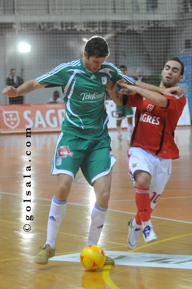 Juanra (195cm) vs Ricardinho (30cm less than Juanra) (Photo courtesy: Enrique Serrano - Golsala)