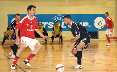 Joel vs Sasa Gojkovic, the man who dared to score the first goal of the match, provoking the Benfica impressive reaction (Photo courtesy: Sergey Lysenchuk)