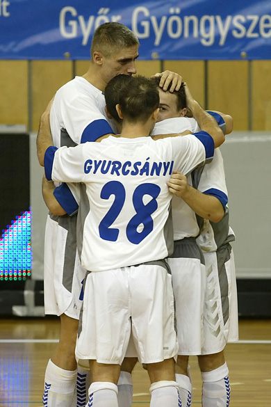 Zsolt Gyurcs�nyi celebrating with his former team mates of Godolloi Futsal Klub (Photo courtesy: Miklos Biszkup)