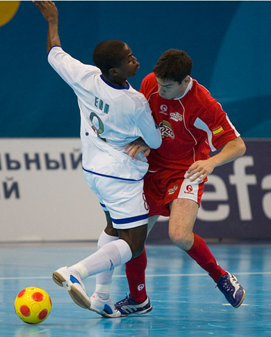 Tough fight between Edu and Kike (Photo courtesy: Konstantin Molchanov)