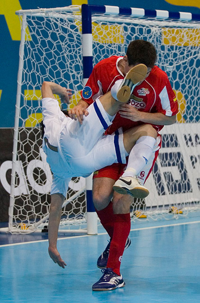 Something dangerous for Kike... the guilty is Kelson! (Photo courtesy: Konstantin Molchanov)