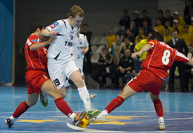 Agapov between Wilde and Fran Serrejon (Photo courtesy: Konstantin Molchanov)