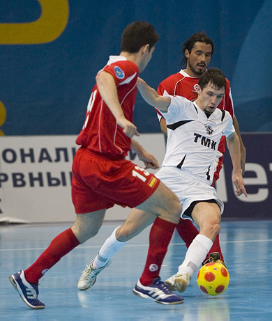 Shayakhmetov between Kike and Vinicius Bacaro (Photo courtesy: Konstantin Molchanov)