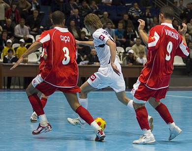 Prudnikov between Cico and Vinicius (Photo courtesy: Konstantin Molchanov)