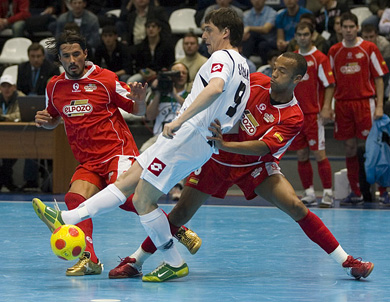 Shabanov between Cico and Vinicius Bacaro (Photo courtesy: Konstantin Molchanov)